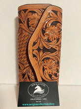 Load image into Gallery viewer, Wallet hand tooled