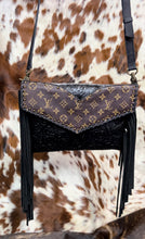 Load image into Gallery viewer, Giselle is a gorgeous & classic envelope style shoulder bag