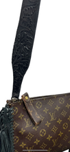 Load image into Gallery viewer, Authentic Louis Vuitton sports pochette