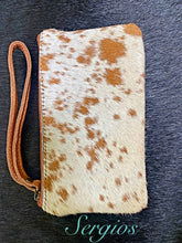 Load image into Gallery viewer, Wristlet made in cowhide