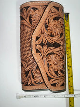Load image into Gallery viewer, Wallet hand tooled