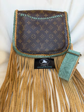Load image into Gallery viewer, Saint Cloud GM in Crazy Horse Tan &amp; Moss Suede
