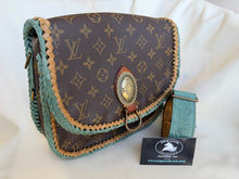 Load image into Gallery viewer, Saint Cloud GM in Crazy Horse Tan &amp; Moss Suede
