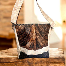 Load image into Gallery viewer, Antonia Medium Handbag
