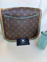 Load image into Gallery viewer, Saint Cloud GM in Crazy Horse Tan &amp; Moss Suede
