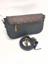 Load image into Gallery viewer, Gina
