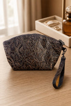 Load image into Gallery viewer, Jet Set Medium Leather Travel Kit / Cosmetic bag
