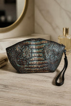 Load image into Gallery viewer, Jet Set Medium Leather Travel Kit / Cosmetic bag

