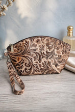 Load image into Gallery viewer, Jet Set Medium Leather Travel Kit / Cosmetic bag
