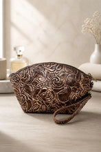 Load image into Gallery viewer, Jet Set Medium Leather Travel Kit / Cosmetic bag
