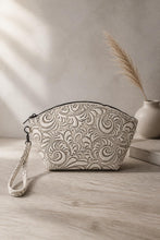 Load image into Gallery viewer, Jet Set Medium Leather Travel Kit / Cosmetic bag
