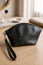 Load image into Gallery viewer, Jet Set Medium Leather Travel Kit / Cosmetic bag
