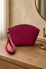 Load image into Gallery viewer, Jet Set Medium Leather Travel Kit / Cosmetic bag
