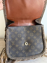 Load image into Gallery viewer, Vintage Saint Cloud large in Crazy Horse leather
