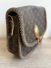Load image into Gallery viewer, Vintage Saint Cloud large in Crazy Horse leather
