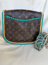 Load image into Gallery viewer, Saint Cloud GM Braided with Tibetan Silver/Turquoise Medallion
