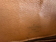 Load image into Gallery viewer, Vintage Saint Cloud large in Dark Brown leather
