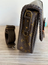 Load image into Gallery viewer, Vintage Saint Cloud large in Dark Brown leather
