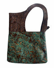Load image into Gallery viewer, Tiffany Shoulder bag in Embossed Leather
