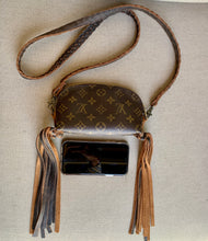 Load image into Gallery viewer, Louis Vuitton Pochette
