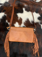 Load image into Gallery viewer, Crossbody tan leather
