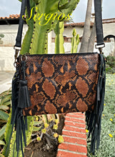 Load image into Gallery viewer, Crossbody with Snake print
