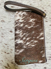 Load image into Gallery viewer, Wristlet made in cowhide
