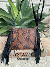 Load image into Gallery viewer, Crossbody with Snake print
