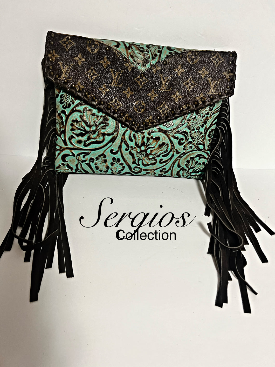Sergios Gorgeous and classy envelope style shoulder bag