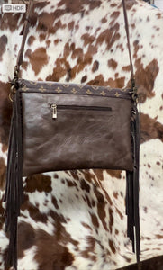 Gorgeous and classy envelope crossbody style