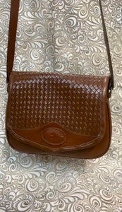 Santa Bárbara Saddle style bag with basket weave look leather