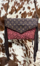 Load image into Gallery viewer, Gorgeous and classy envelope crossbody style
