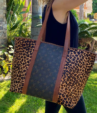 Load image into Gallery viewer, Sergios DALLAS Mega Tote! A Very Spacious and Fun Tote to Carry All.
